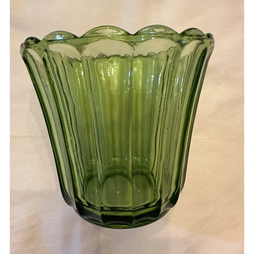 Green Ribbed Glass Vase Decorative Fluted Design Scalloped Rim 5 in Dia